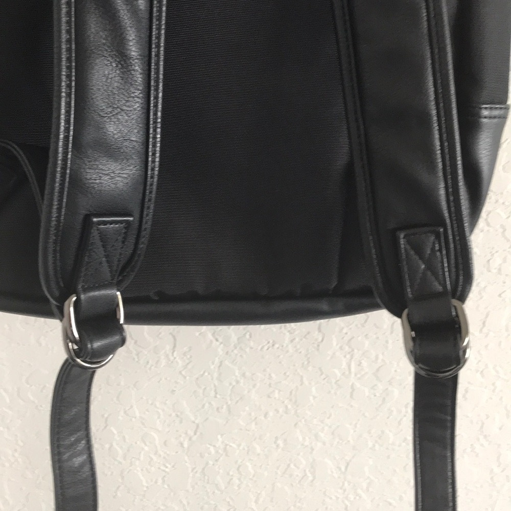 Backpack - Picture 6 of 8